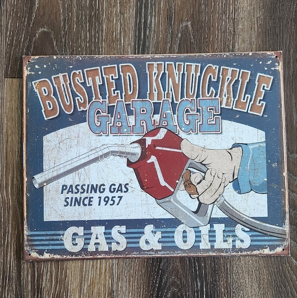 🛠️⛽ Vintage-Style Metal Sign – Busted Knuckle Garage Design - made to look aged - Picture 1 of 16